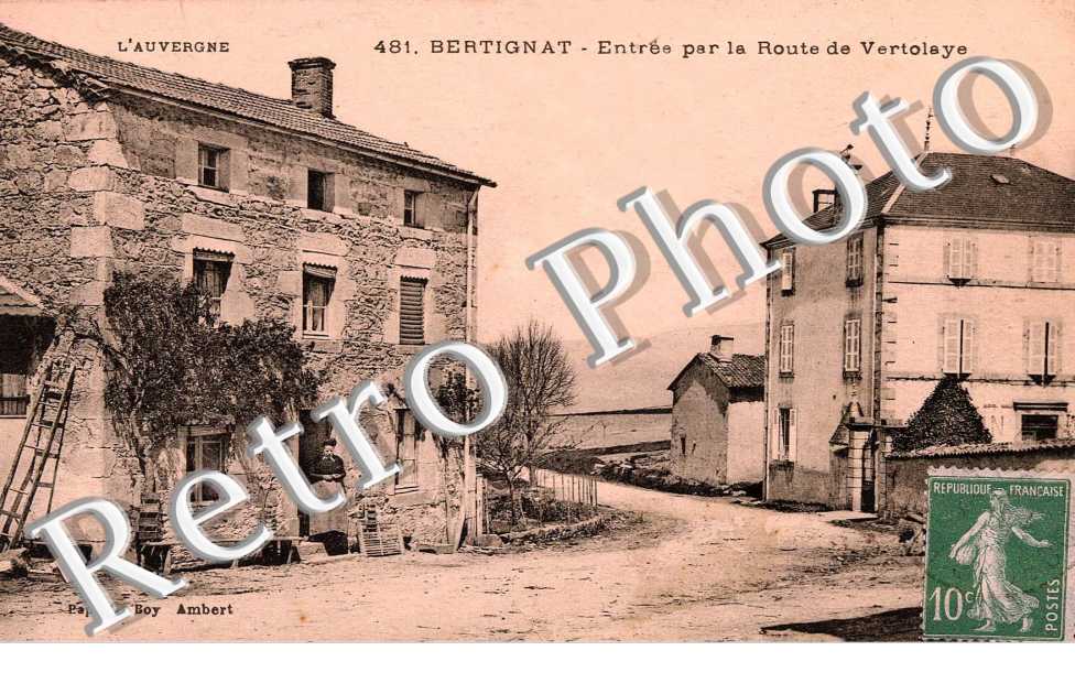 Entree par la Route de Vertolaye
