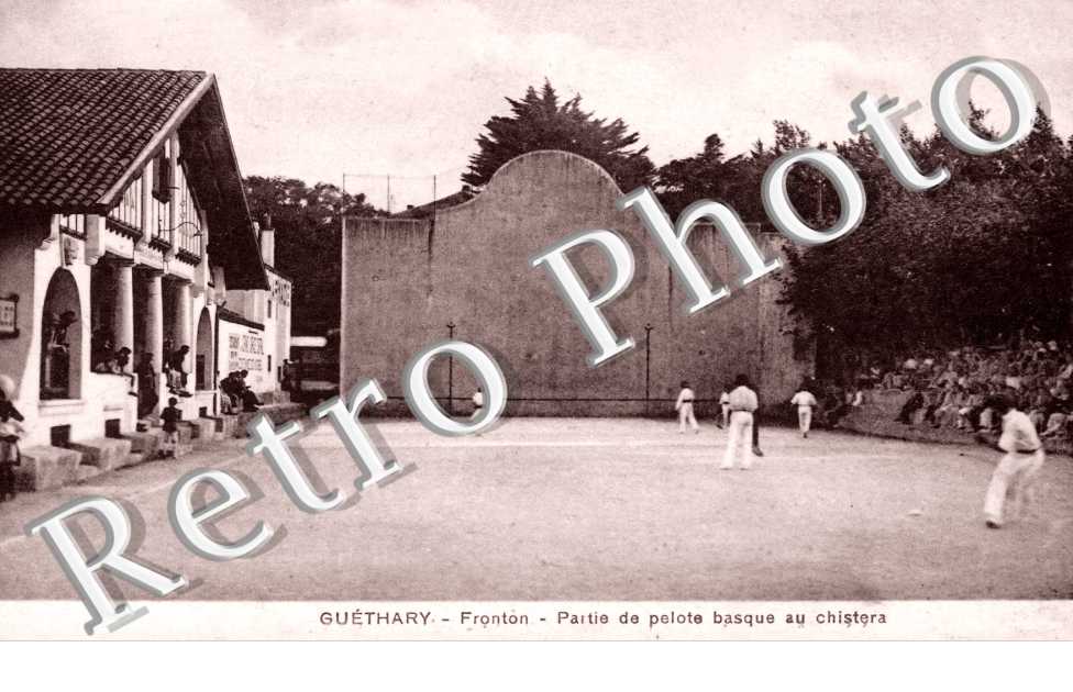 Fronton - Partie de pelote basque au chistera