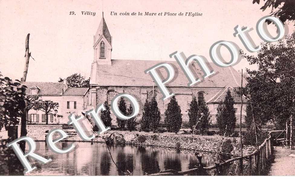 Un coin de la Mare et Place de l'Eglise