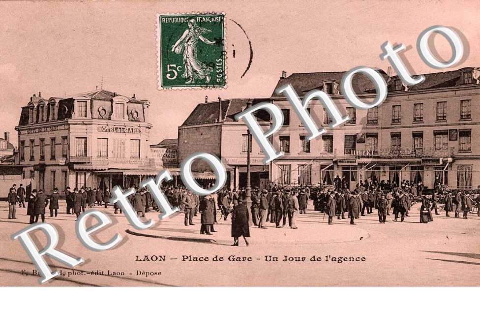 PLACE DE LA GARE UN JOUR DE L'AGENCE