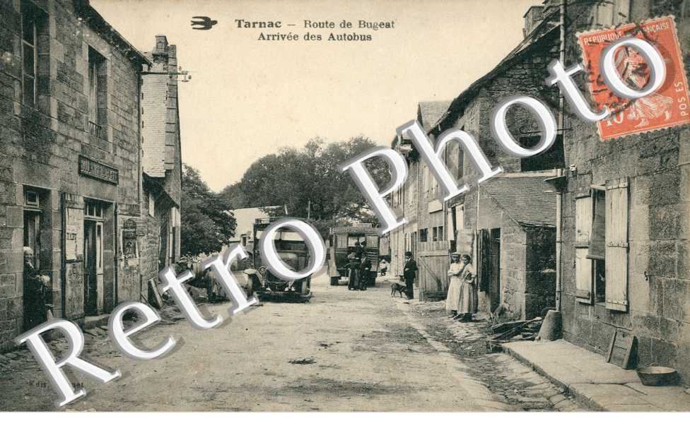 Route de Bugeat - arrivee des autobus