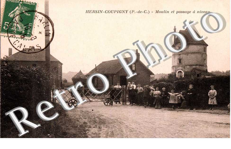 moulin et passage a niveau