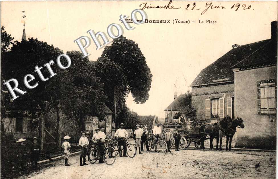 La place de Villiers-Bonneux