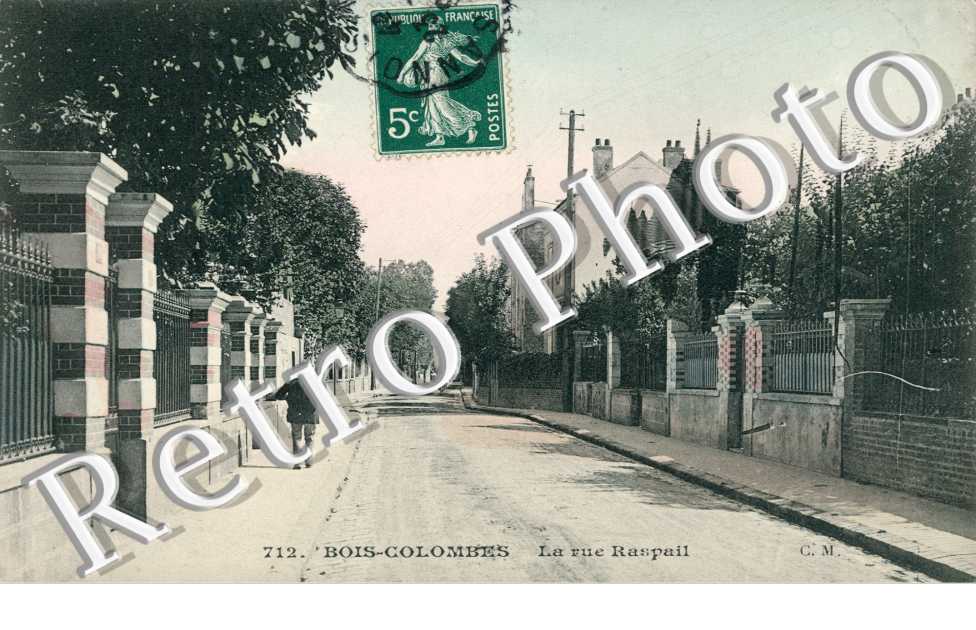 LA RUE RASPAIL