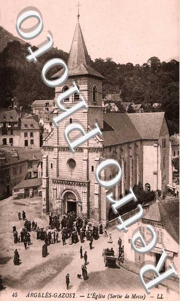 L'EGLISE (SORTIE DE MESSE)
