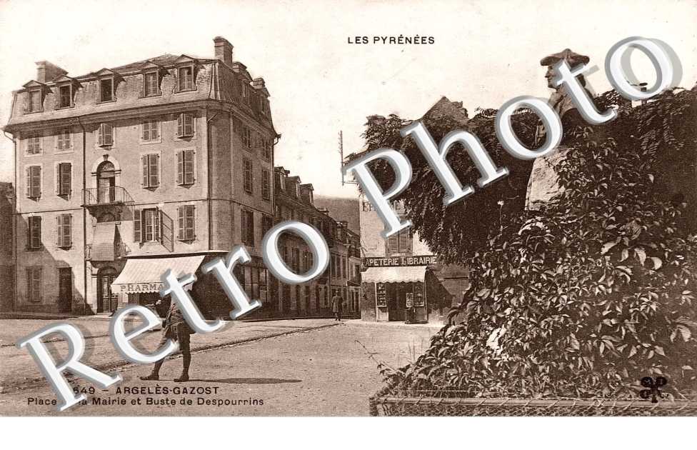 PLACE DE LA MAIRIE BUSTE DE DESPOURRINS