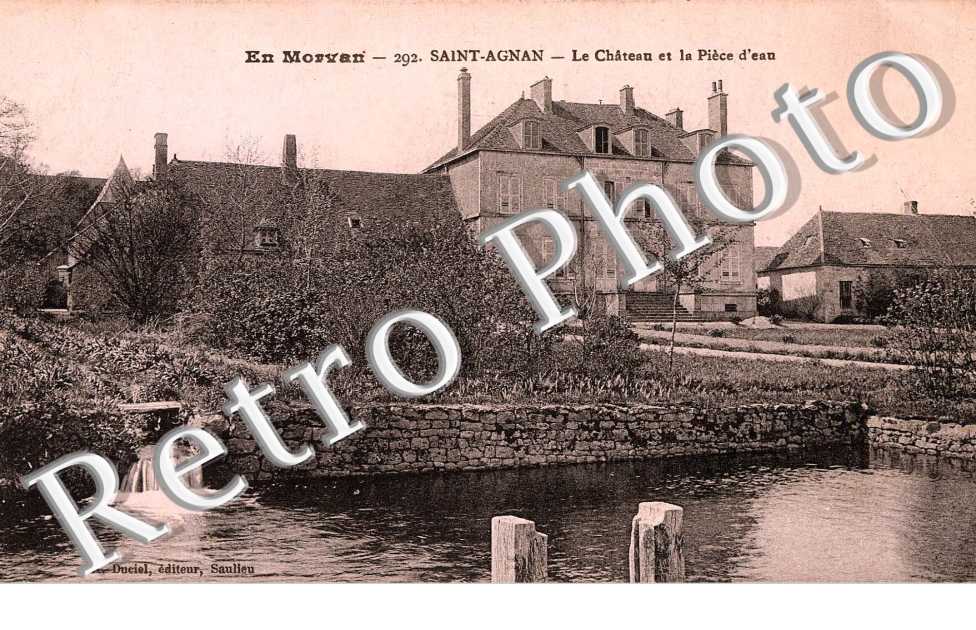 Chateau et piece d'eau