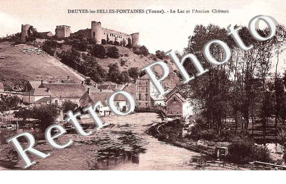 le lac et l'ancien chateau