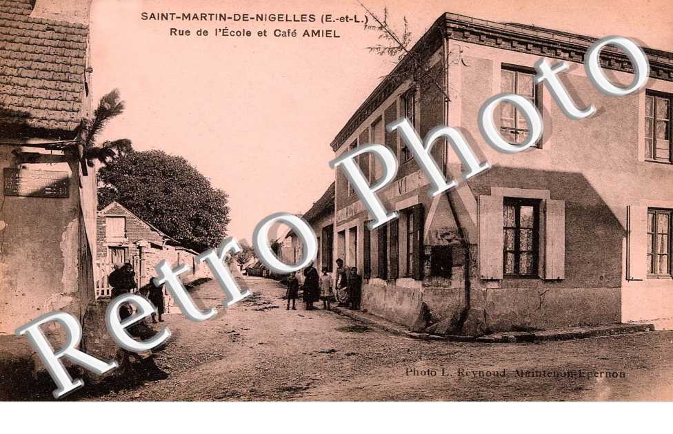 rue de l' Ecole et cafe Amiel