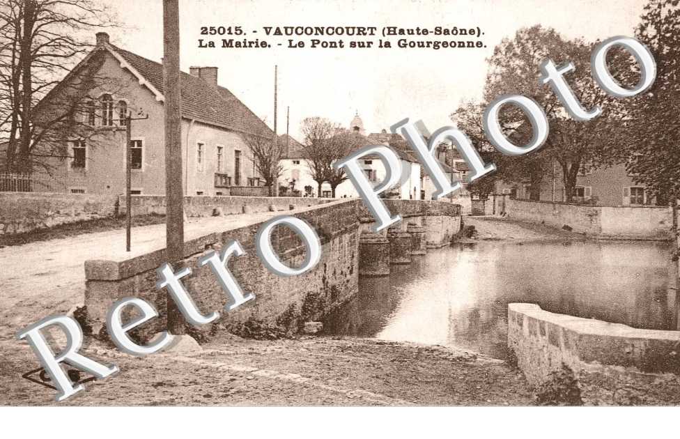 La mairie - le pont sur la Gourgeonne