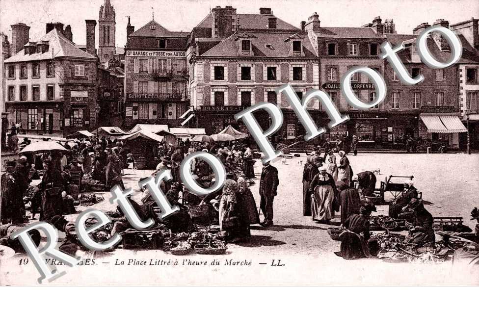 Place Littre a l'heure du marche