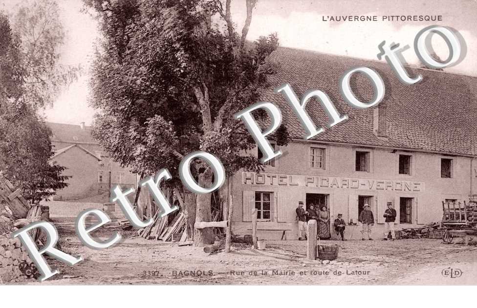 rue de la Mairie et route de Latour
