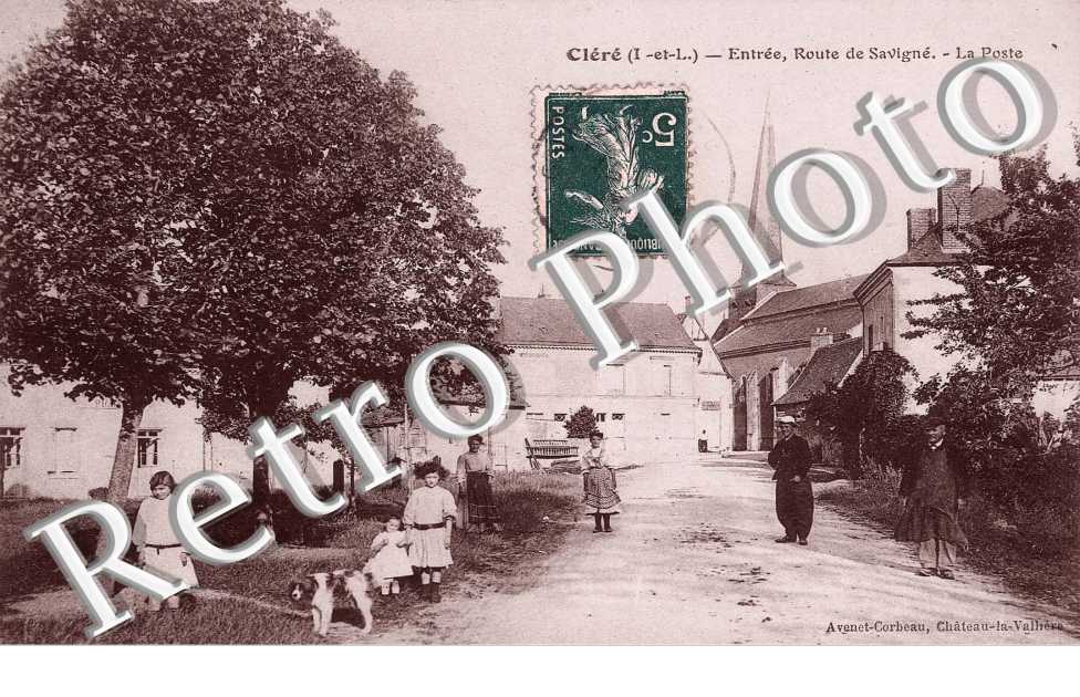 Entree du bourg - route de Savigne - la poste