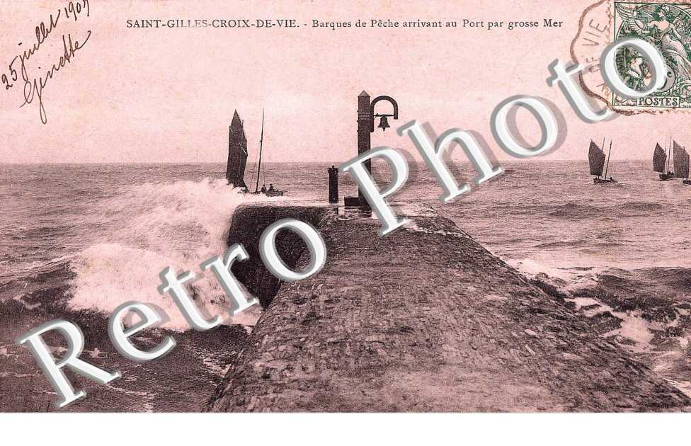 Barques de pêche arrivant au port par Grosse Mer