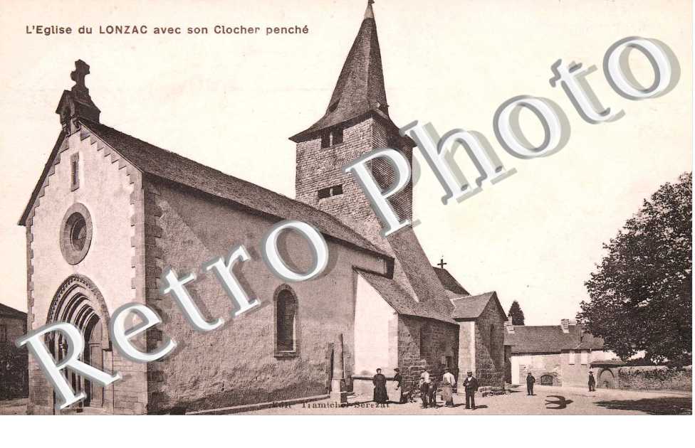 EGLISE AVEC SON CLOCHER PENCHE