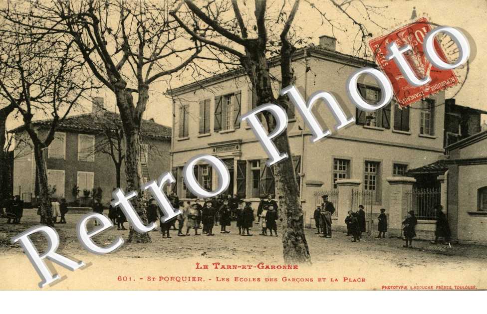 Les Ecoles des Garcons et la Place