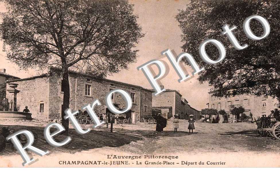 La Grande Place, Depart du Courrier