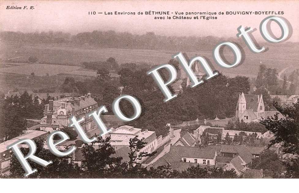 vue panoramique avec le chateau et l'eglise