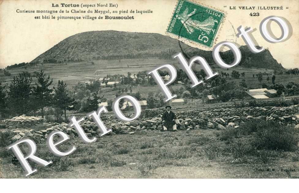 Le Boussoulet au pied d'une curieuse Montagne