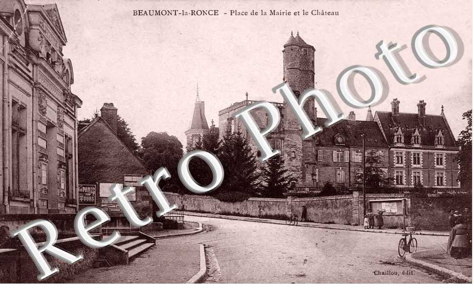 PLACE DE LA MAIRIE ET LE CHATEAU