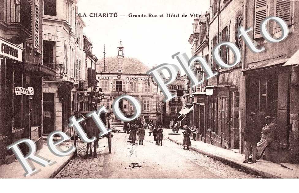 Grande rue et hotel de ville