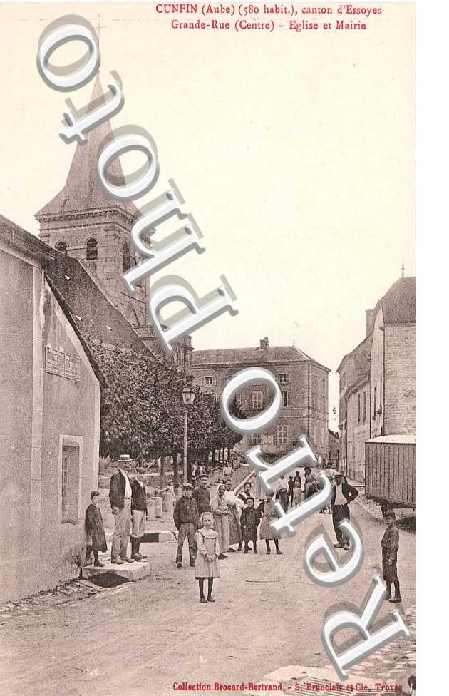Grande rue, Eglise et Mairie