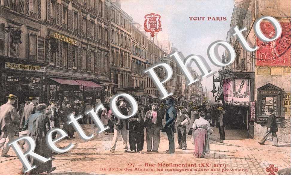 Rue Menilmontant, la Sortie des Ateliers, les menageres allant aux provisions