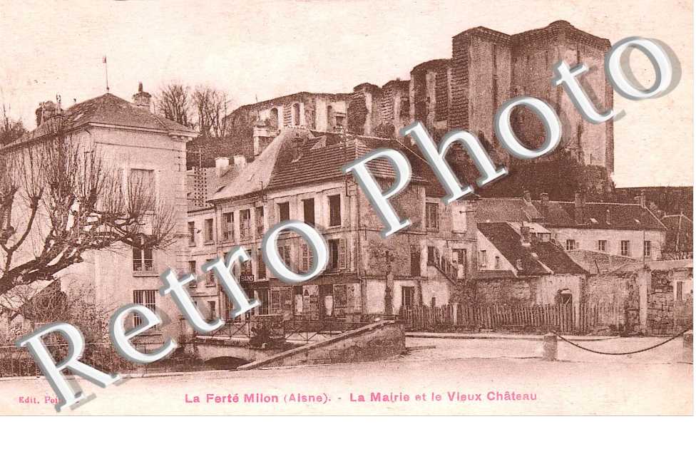 LA MAIRIE ET LE VIEUX CHATEAU
