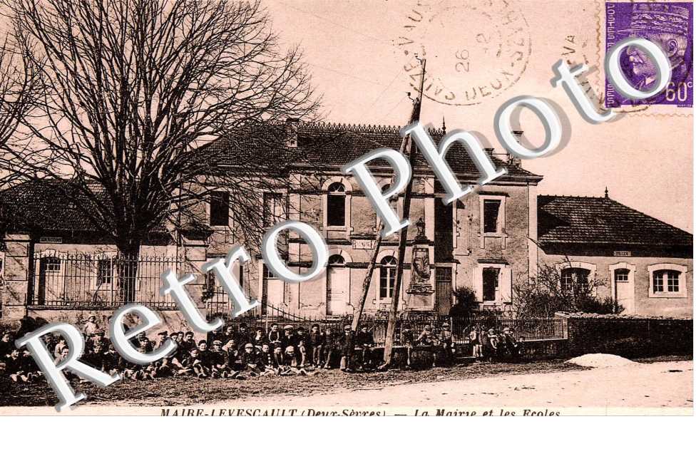 la mairie et les ecoles
