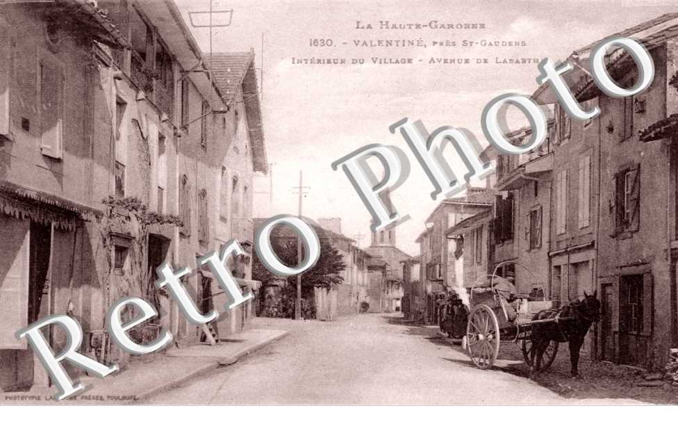 interieur du village, avenue de Labarthe
