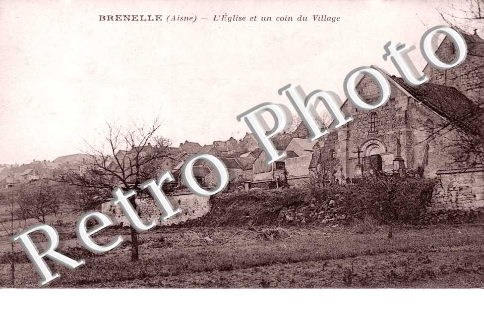 L'EGLISE ET UN COIN DU VILLAGE