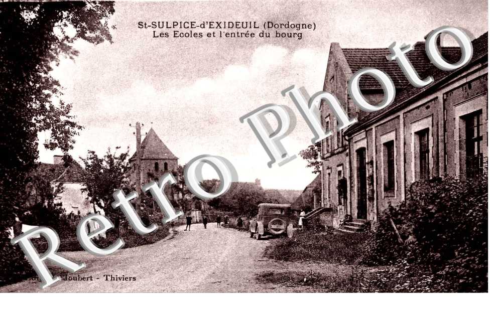 les ecoles et l'entree du bourg