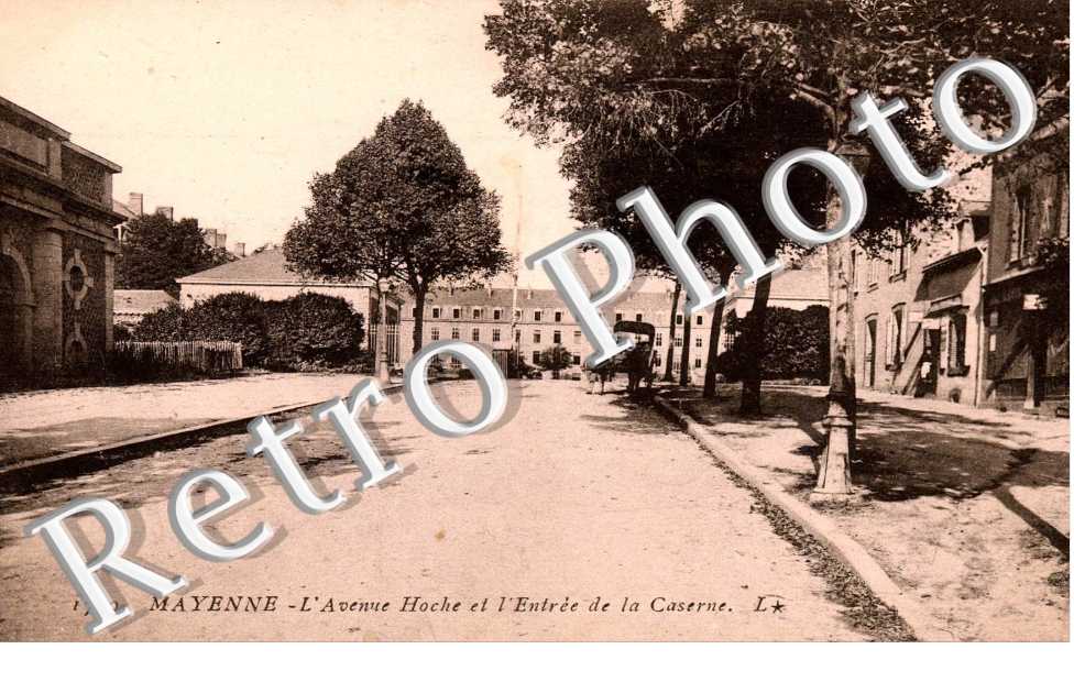 L'avenue Hoche et l'entree de la caserne