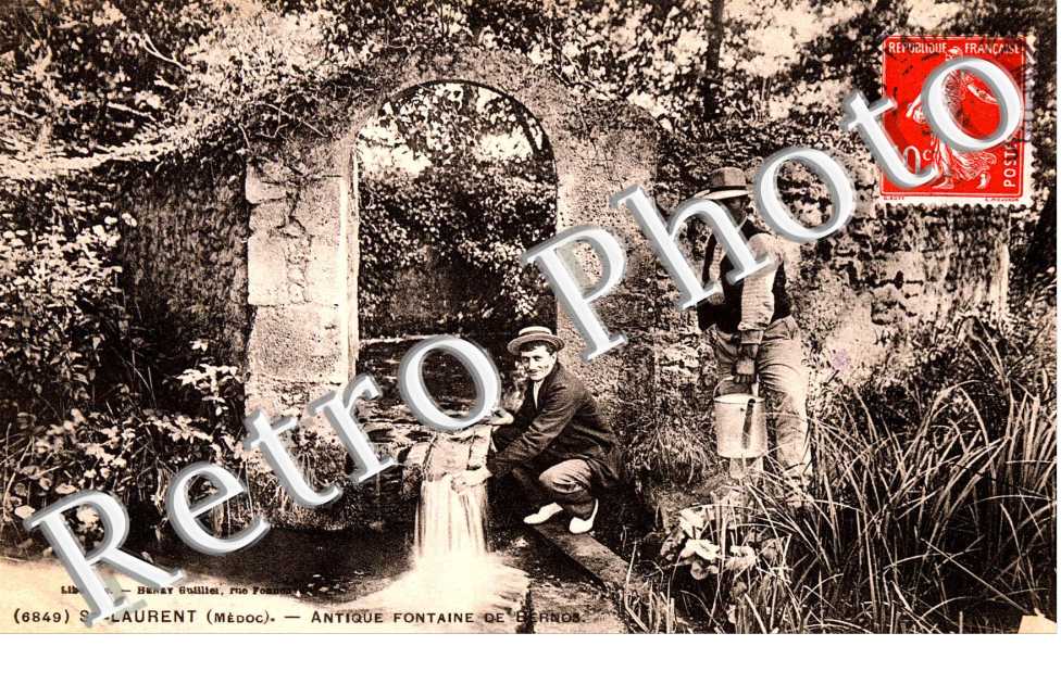 Antique fontaine de Bernos