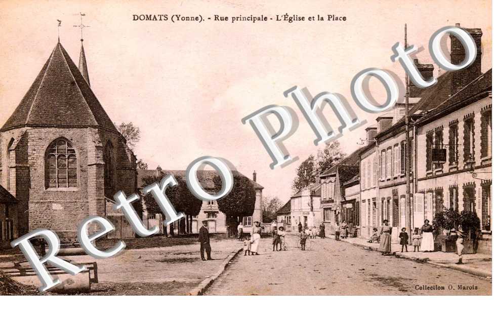 Rue principale - l'eglise et la place