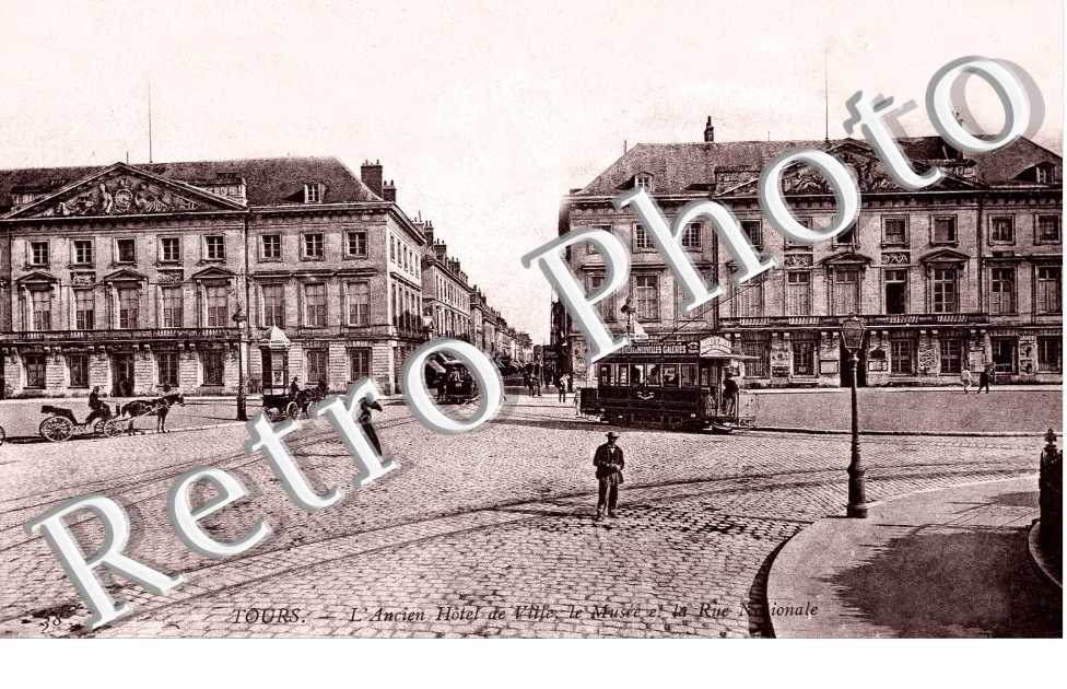 l'Ancien Hôtel de Ville, le Musée et la Rue Nationale