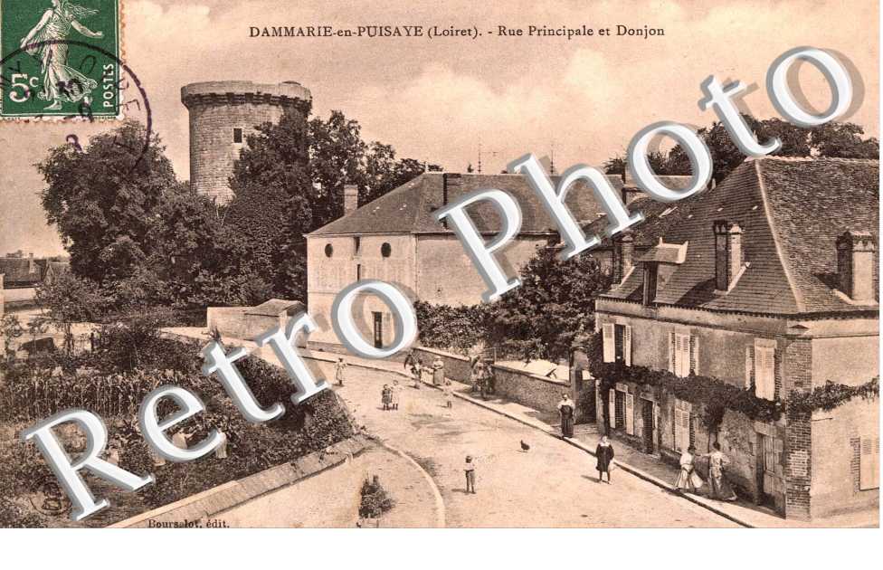rue principale et donjon