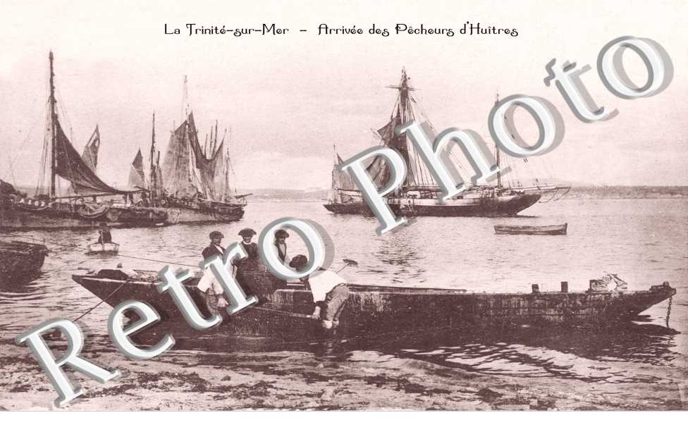 ARRIVEE DE PECHEURS D'HUITRES 