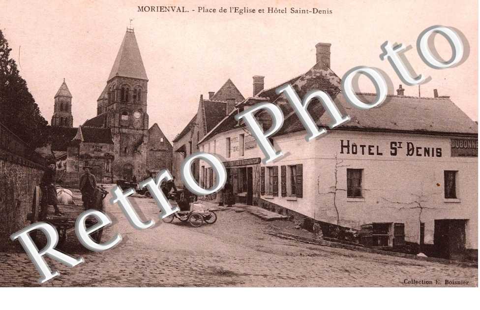 Place de l'eglise et hotel Saint-Denis
