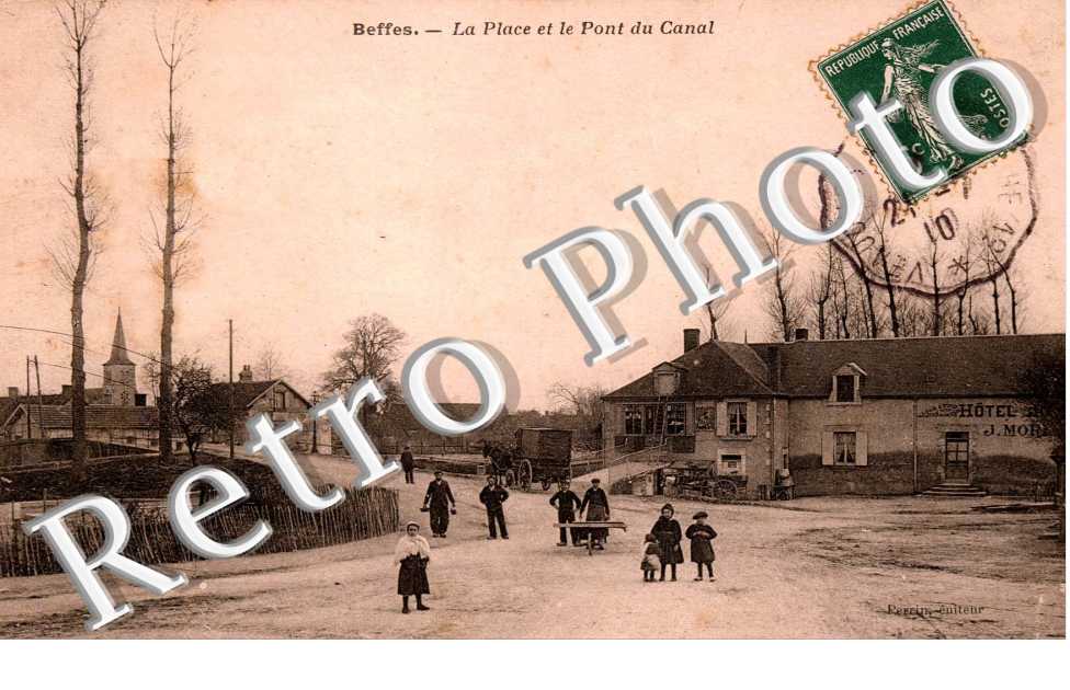 la place et le pont du canal