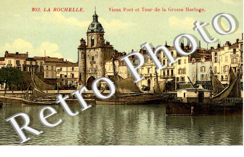  VIEUX PORT ET TOUR DE LA GROSSE HORLOGE