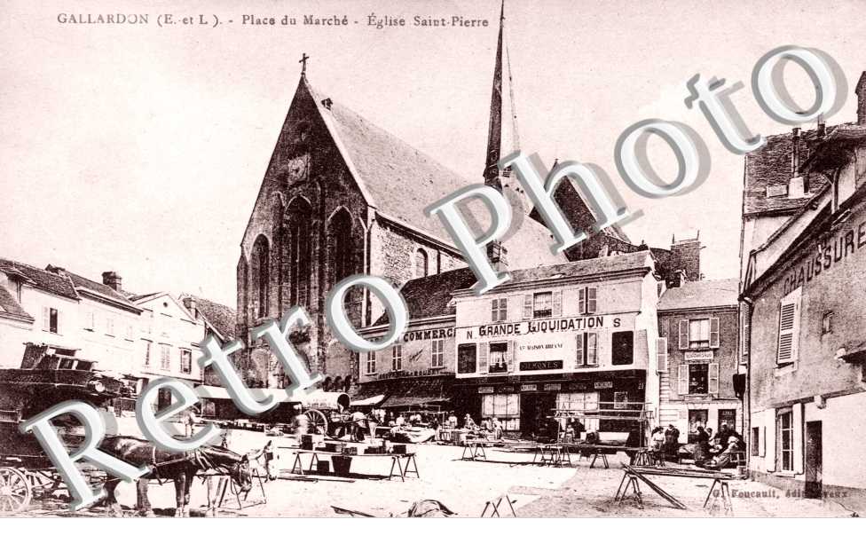 Place du Marché et Eglise Saint Pierre