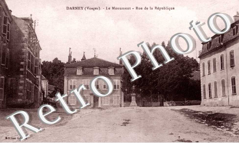 Le monument - rue de la Republique