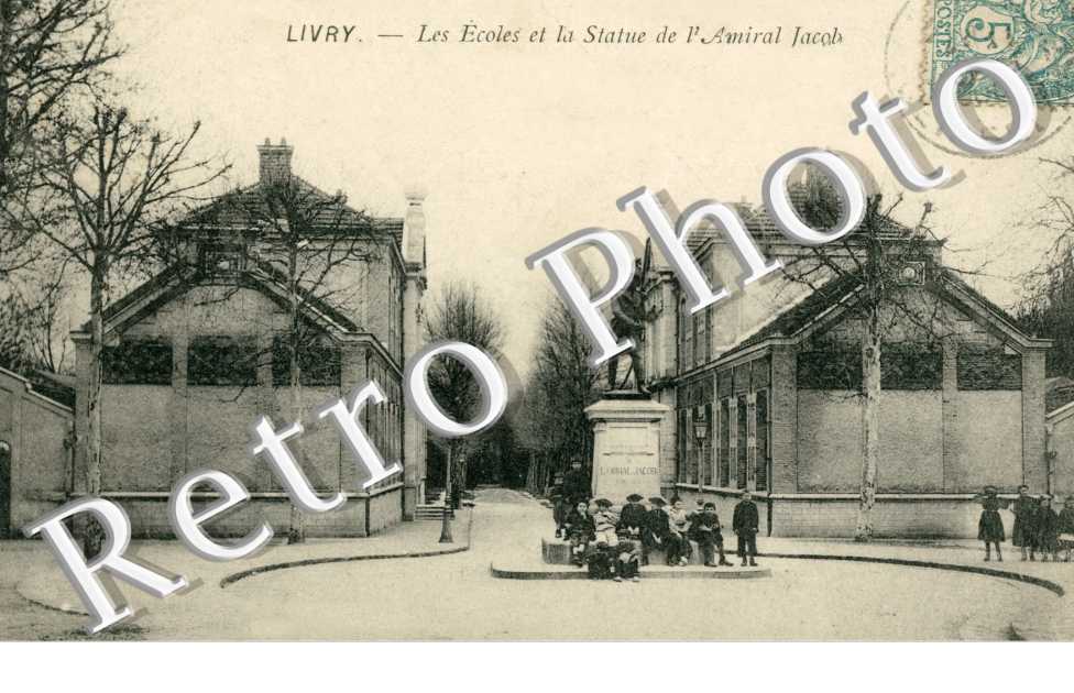 Les Ecoles et la statue de l'Amiral Jacob