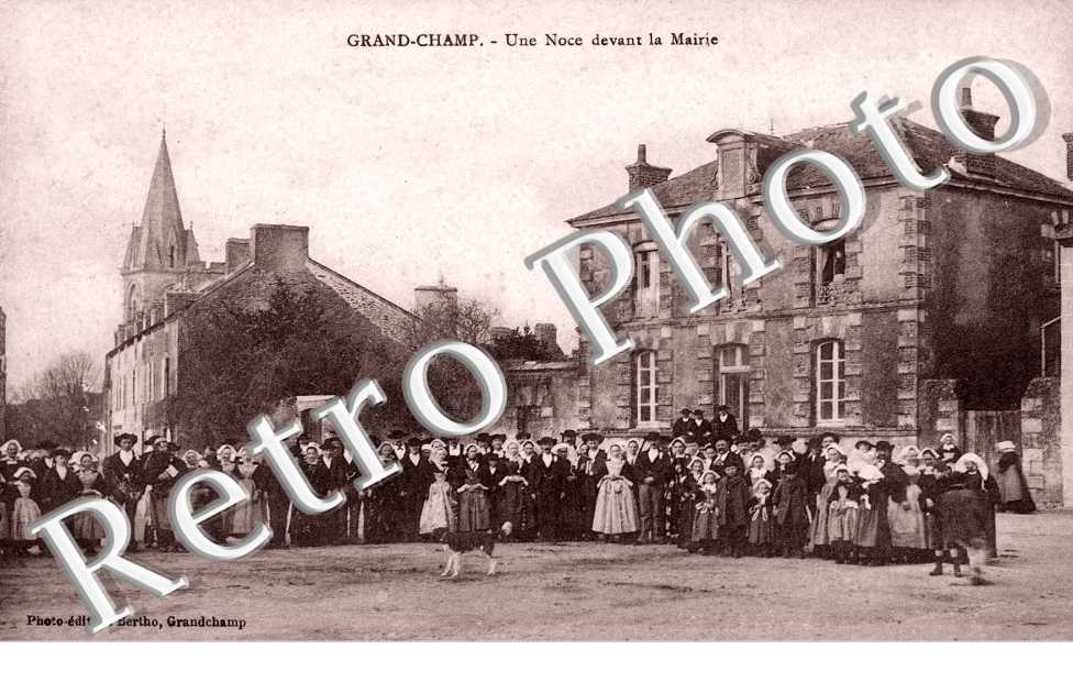 Une Noce devant la Mairie