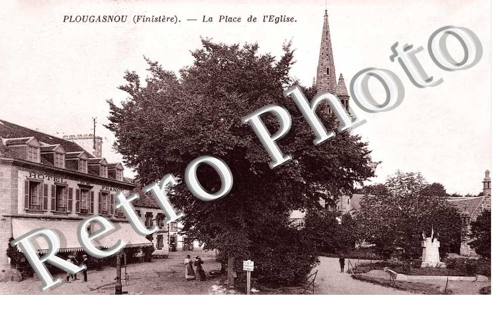 LA PLACE DE L'EGLISE