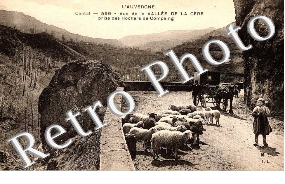 Vue de la vallee de la Cere