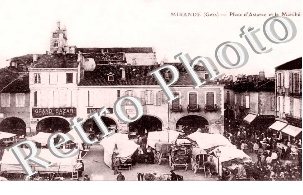 place d'Astarac et le marche