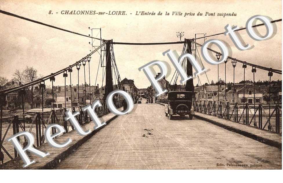 L'Entree de la Ville prise du Pont suspendu