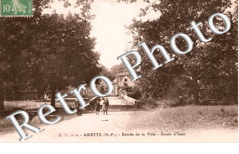 entree de la ville, route d'Issor